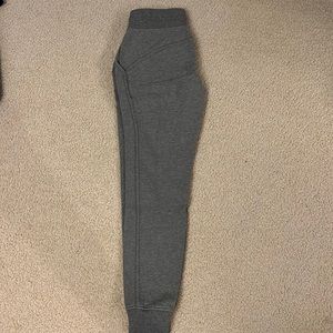 LULULEMON MID RISE GRAY SWEATS